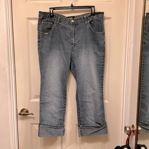 Angels Crop Capri Jeans 20